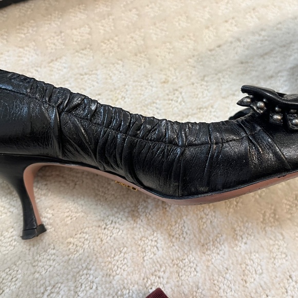 Prada black leather pump with kitten heel and bow detail - Picture 3 of 6